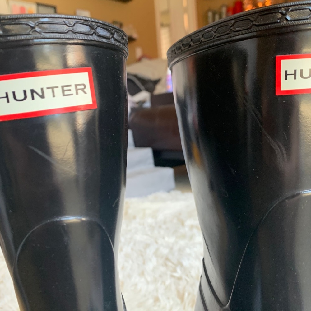 Short Black Gloss Hunter Rain Boots - Picture 3 of 9